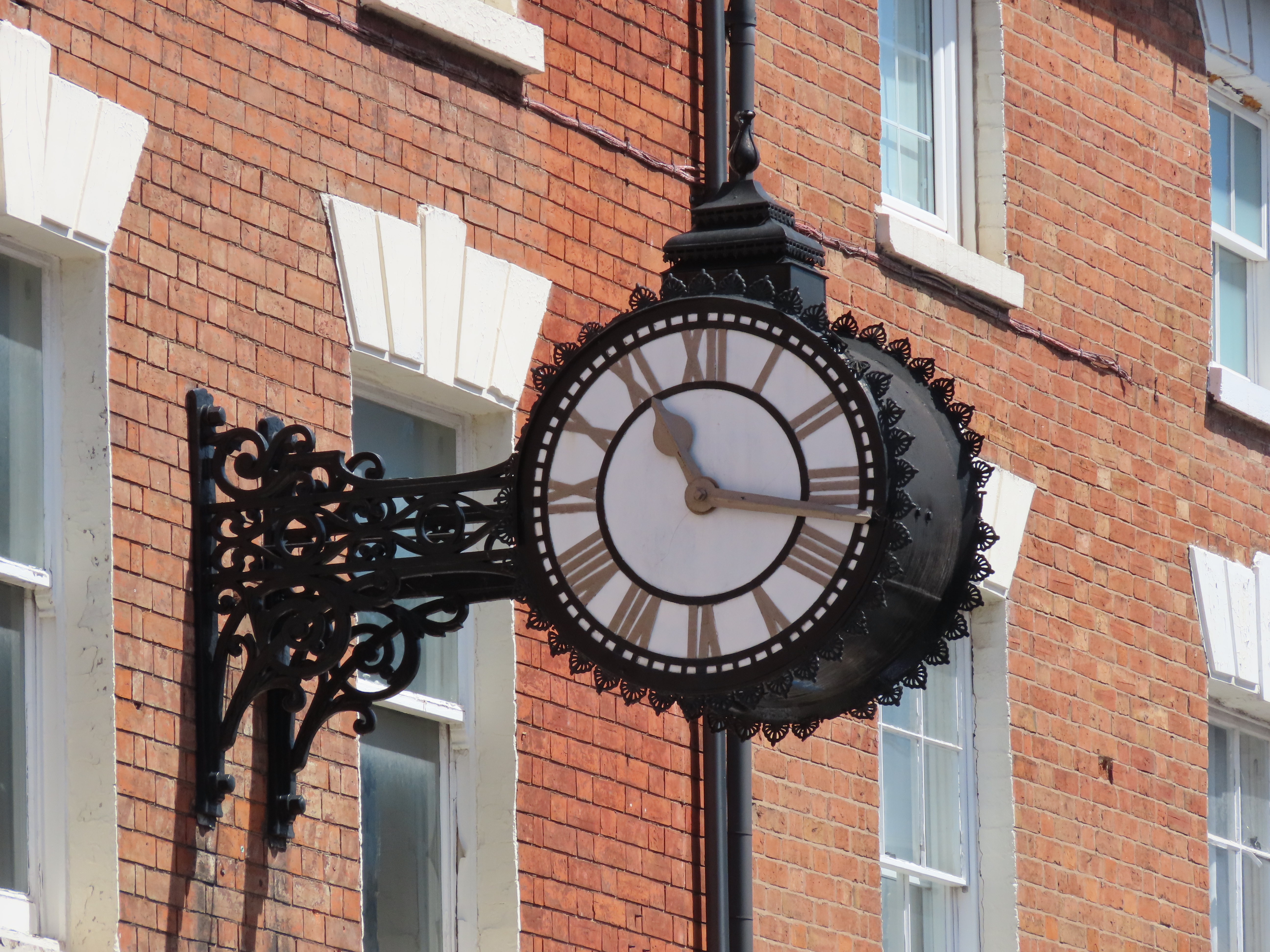 Clock on Regent Street, Leamington Spa — stopped public clock