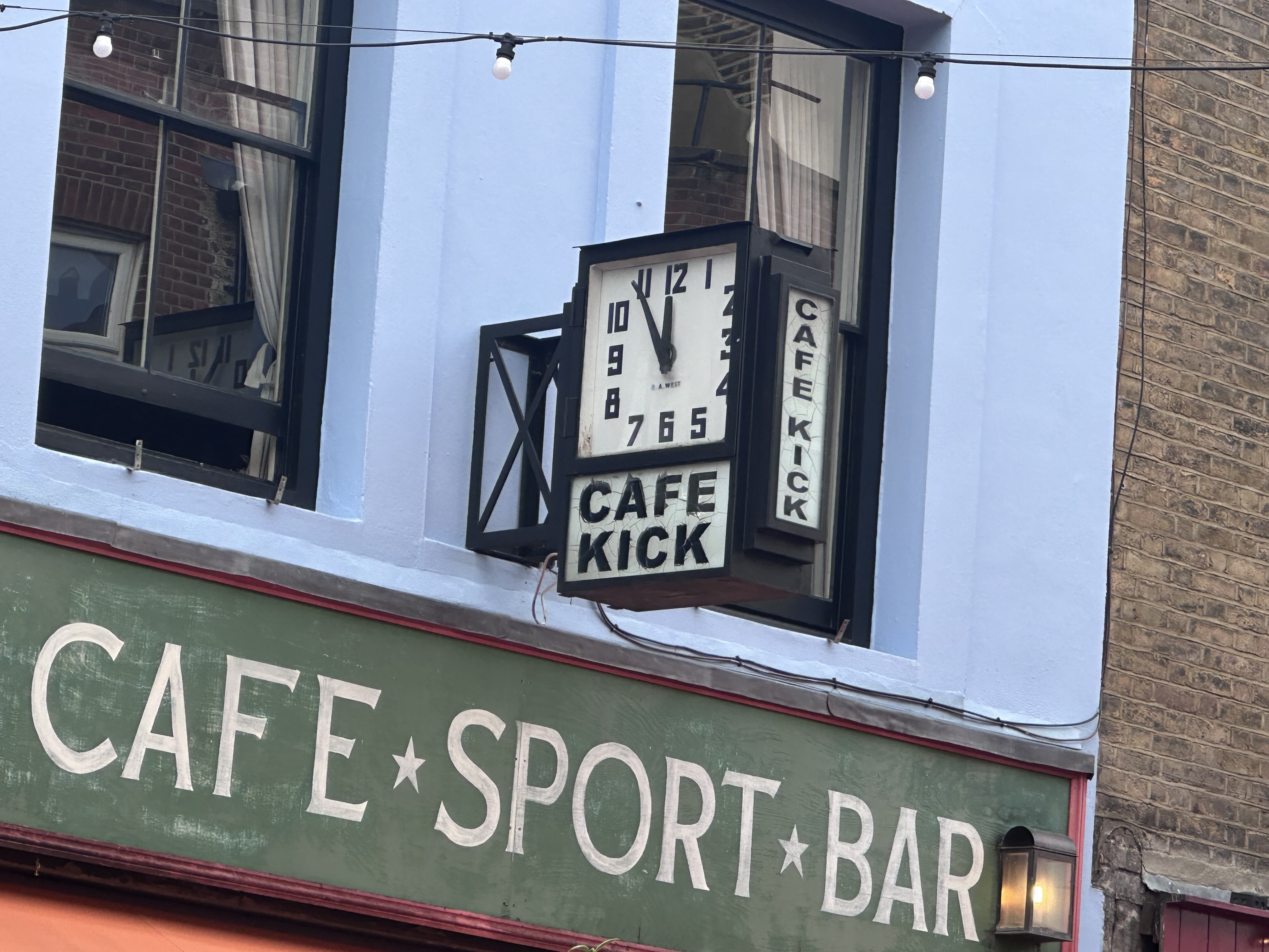Kick stop — stopped public clock
